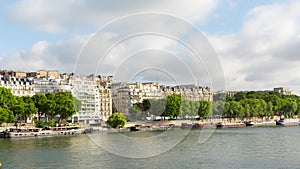 Timelapse over ryhe Seine river, Paris