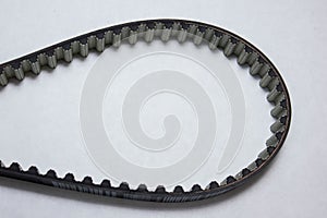 Timing belt drive presents its toothed surface