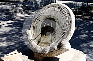 Timing tool in ancient China sundials