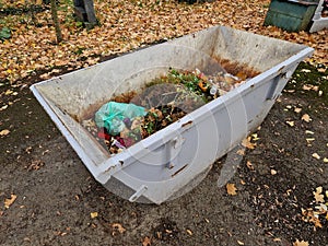 tin container for storing biowaste from a gardening company