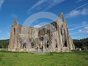 Tintern Abbey (Abaty Tyndyrn) in Tintern