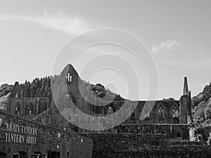 Tintern Abbey (Abaty Tyndyrn) in Tintern, black and white