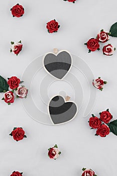 Tiny heart shape blackboard decorate with red rose paper flowers