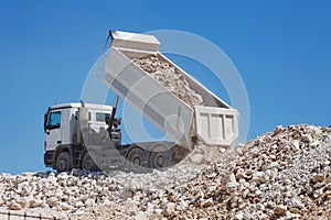 Tipper truck