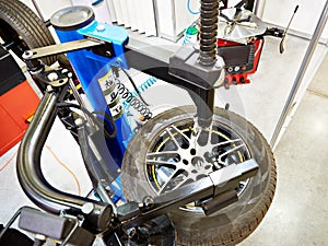 Tire changer wheel