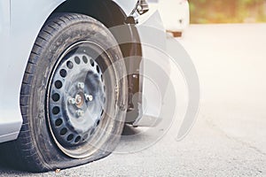 Tire deterioration is the cause of the accident.