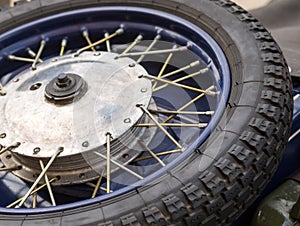 Tire motorcycle wheel with metal spokes