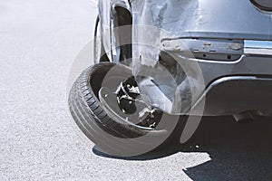 The tire of the sedan car was broken after the accident