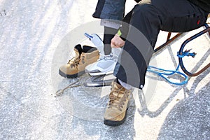 To dress skate ice skating outdoors winter