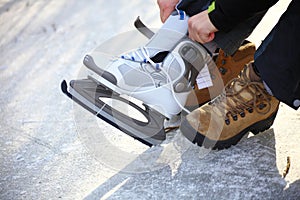 To dress skate ice skating outdoors winter