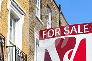 To Let sign outside a London townhouse