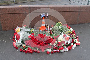To the place of death of Boris Nemtsov Muscovites lay flowers