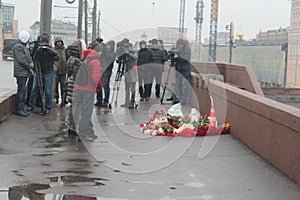 To the place of death of Boris Nemtsov Muscovites lay flowers