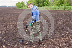 To seek treasures on earth with a metal detector