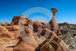 sandstone rock toadstool hoodoos in Utah