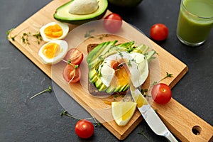 Toast bread with avocado, eggs and cherry tomatoes