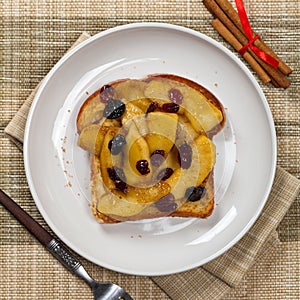 Toast with caramelized apple