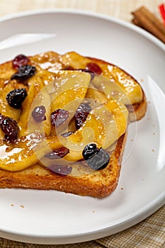 Toast with caramelized apple