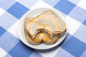 Toast with peanut butter