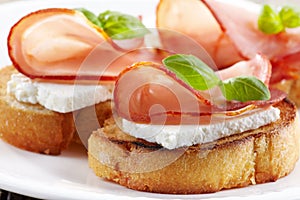 Toasted bread with serrano ham and fresh cheese