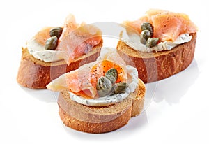 Toasted bread with smoked salmon fillet