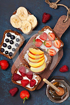 Toasts with cream cheese and fresh berries