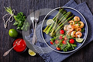 Toasty asparagus with fried prawns, lime and salad