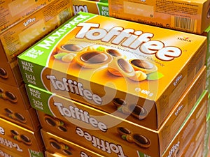 Toffifee maxi pack boxes displayed in store