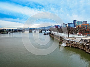 Tom McCall Waterfront Park and Willamette river