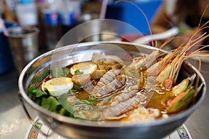 Tom yum goong (seafood hot pot)