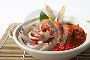 Tom yum seafood soup