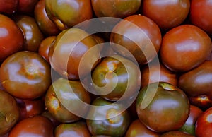 Tomates kumato en el sipermercado photo