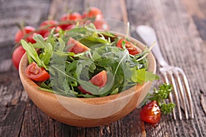 Tomato and arugula salad