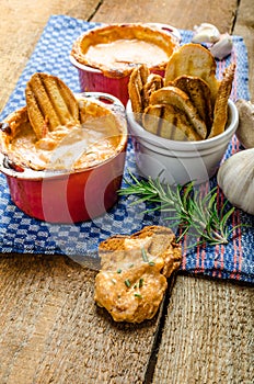 Tomato and cheese dip baked with crispy garlic toast