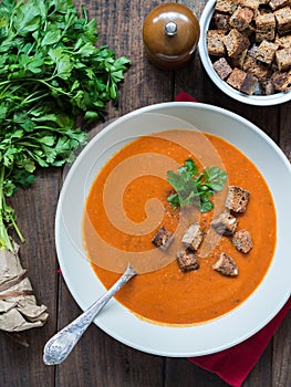 Tomato cream soup with wholemeal croutons