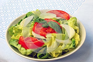 Tomato-lettuce salad