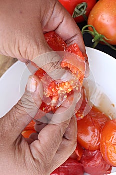 Tomato peeling