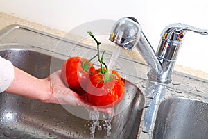 Tomato in the sink