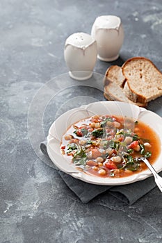 Tomato soup with chickpeas and spinach