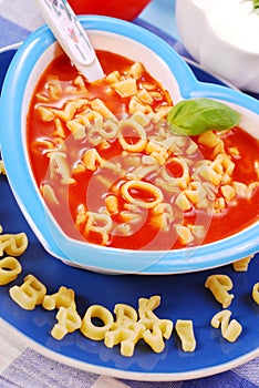 Tomato soup with pasta for child