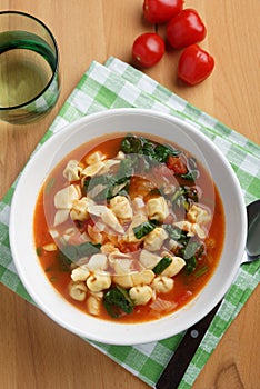 Tomato tortellini spinach soup