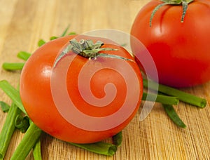 Tomatoes on a board, whith fresh chiver