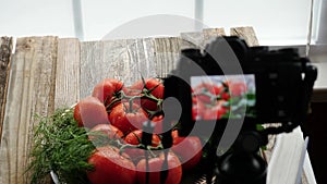 Tomatoes and Camera Focus Transition