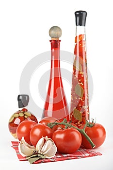 Tomatoes, garlic, bay leaf