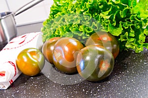 Tomatoes with lattuce