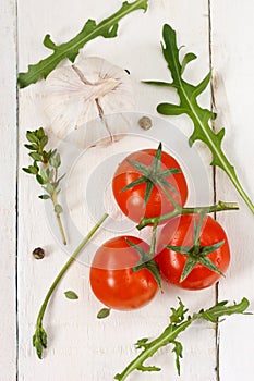 Tomatoes, rucola, garlic and thyme.