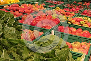 Mercato ortofrutticolo ortaggi e frutta fresca photo