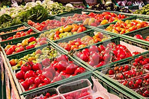 Mercato ortofrutticolo ortaggi e frutta fresca photo