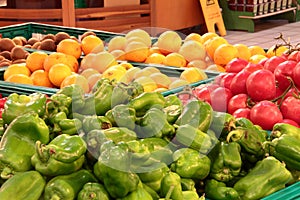 Mercato ortofrutticolo ortaggi e frutta fresca photo