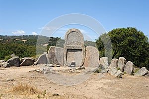 The tomb of giants S'ena and Thomes